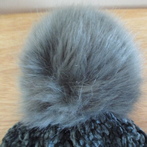 Vera Bradley SOFT Knit Chenille Pom Pom Beanie Hat. Green - Picture 8 of 11